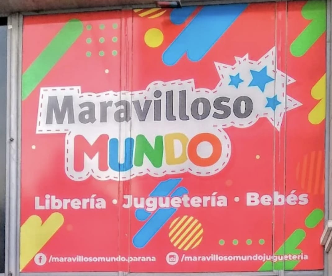 Frente del comercio Maravilloso Mundo en Parana